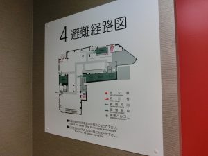 店舗には避難経路図があります。