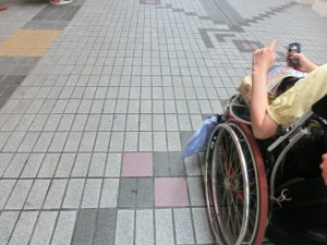 大須商店街の街道は広々としています。